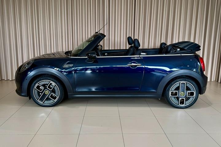 Sort Mini Cooper SE fra 2023