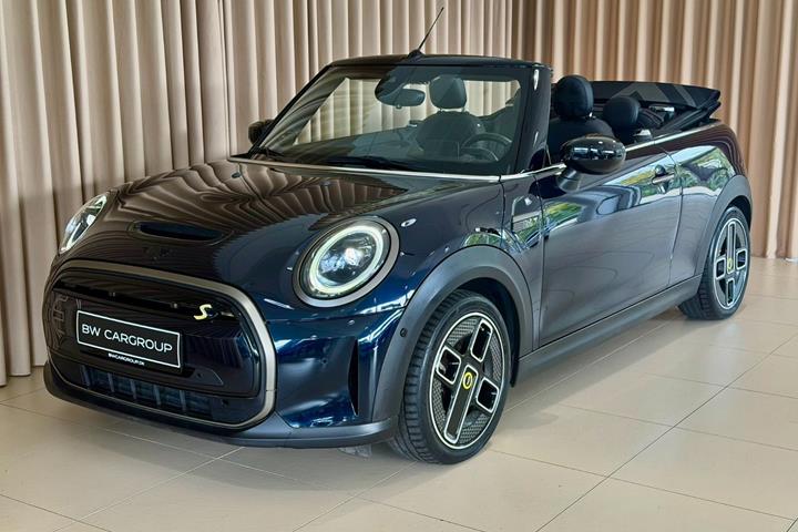 Sort Mini Cooper SE fra 2023
