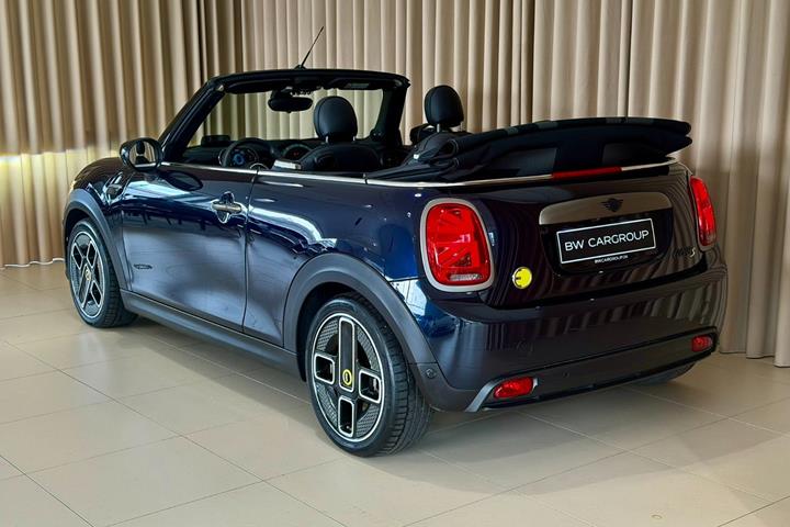 Sort Mini Cooper SE fra 2023