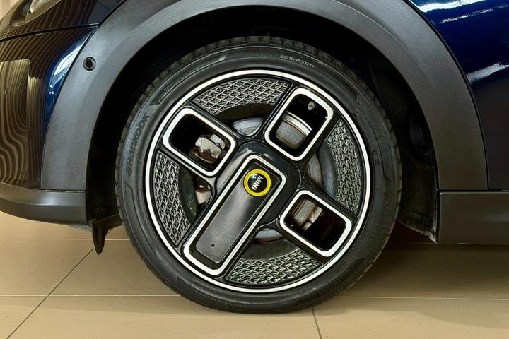 Sort Mini Cooper SE fra 2023