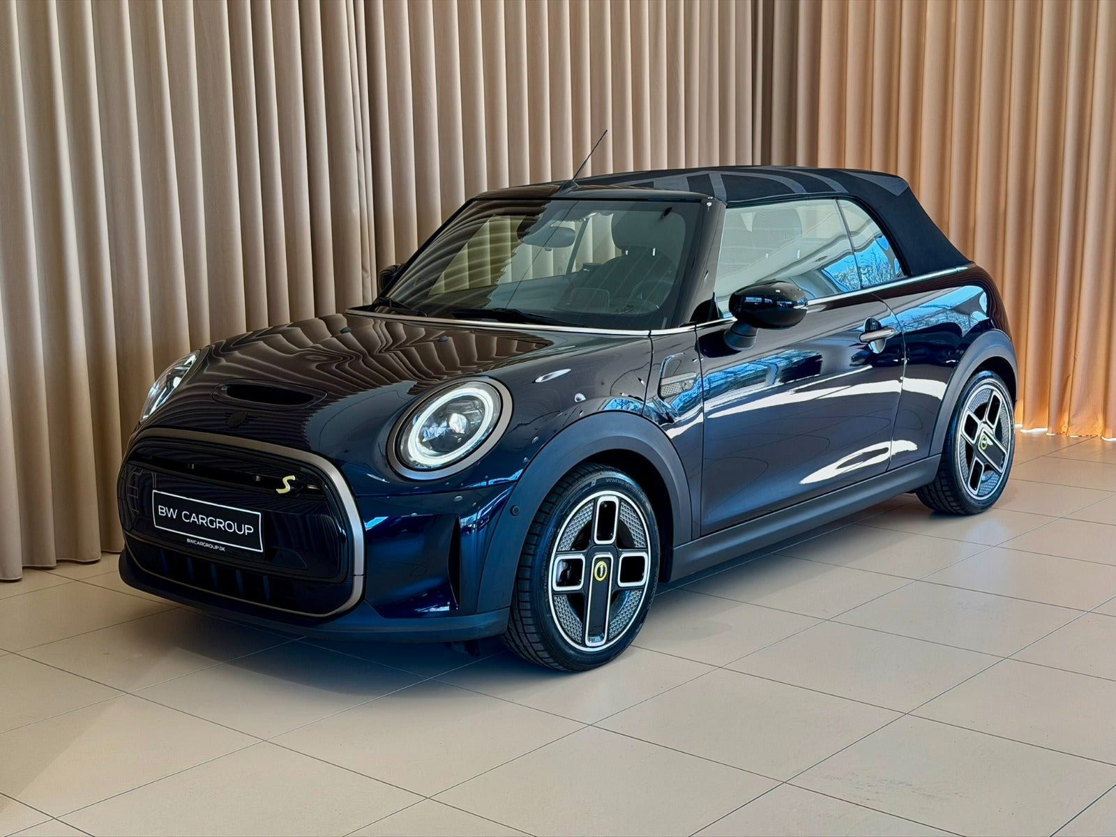 Sort Mini Cooper SE fra 2023
