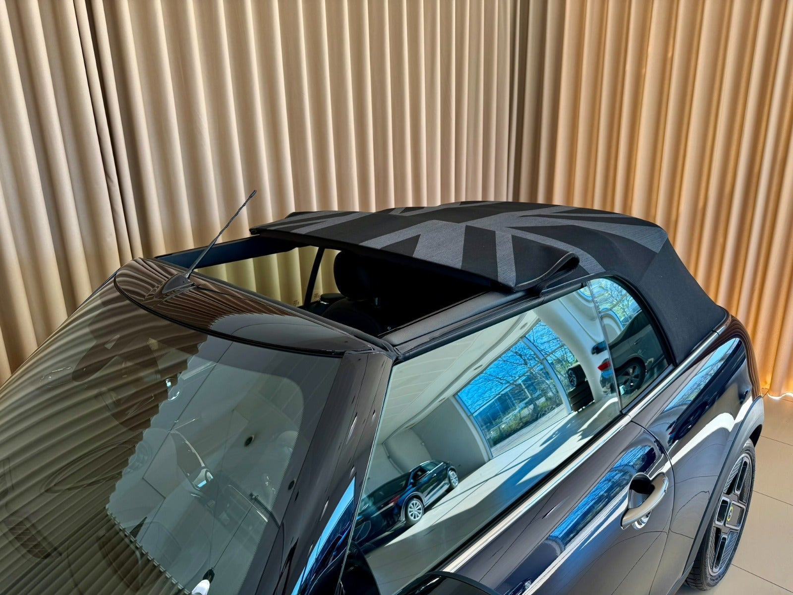 Sort Mini Cooper SE fra 2023