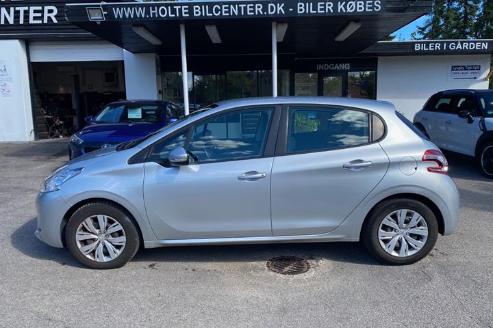 Sølv Peugeot 208 fra 2012