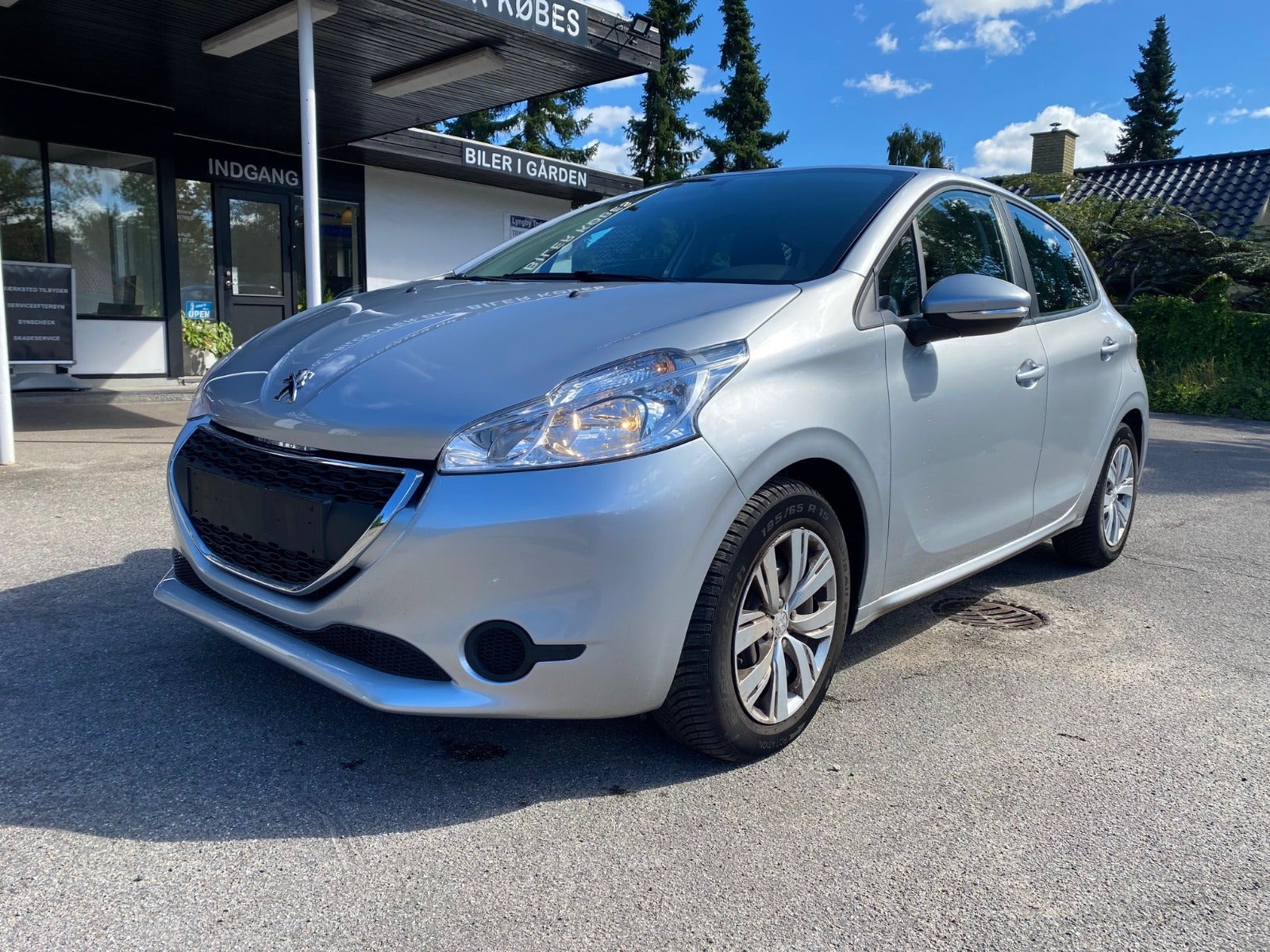 Sølv Peugeot 208 fra 2012