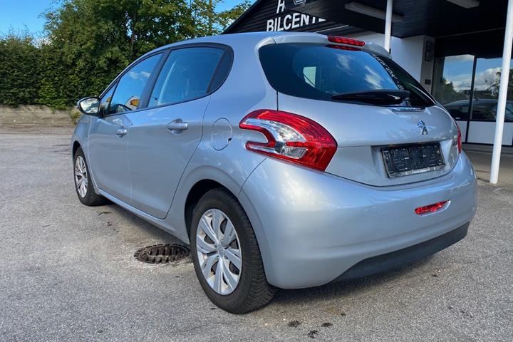Sølv Peugeot 208 fra 2012