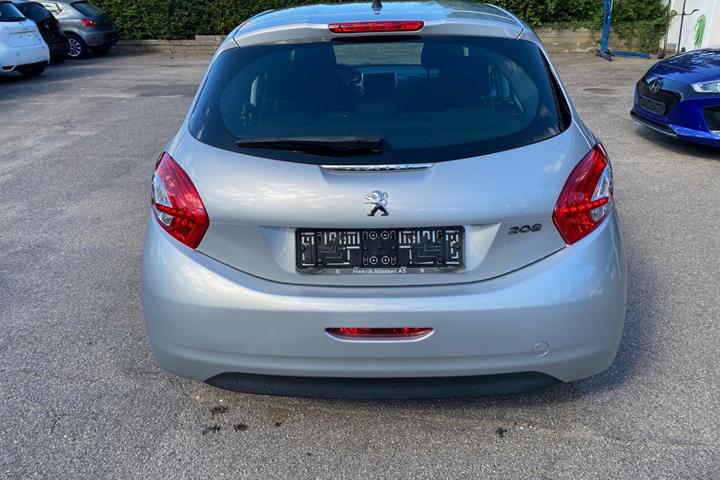 Sølv Peugeot 208 fra 2012