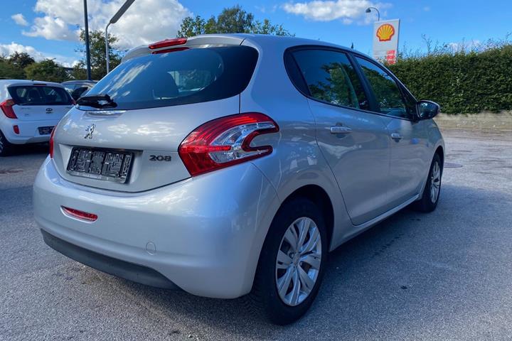 Sølv Peugeot 208 fra 2012