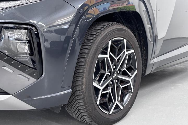 Grå Hyundai Tucson fra 2022