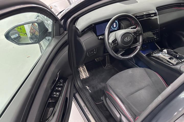 Grå Hyundai Tucson fra 2022