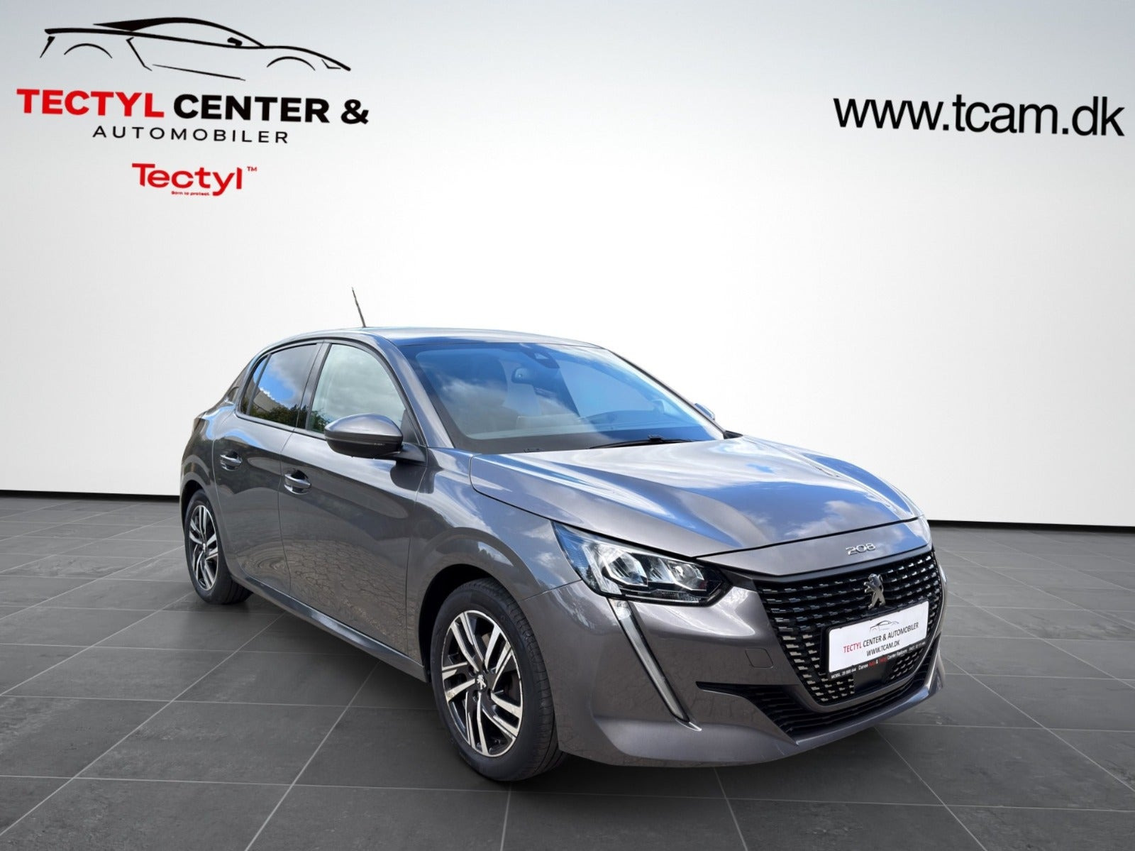 Grå Peugeot 208 fra 2021