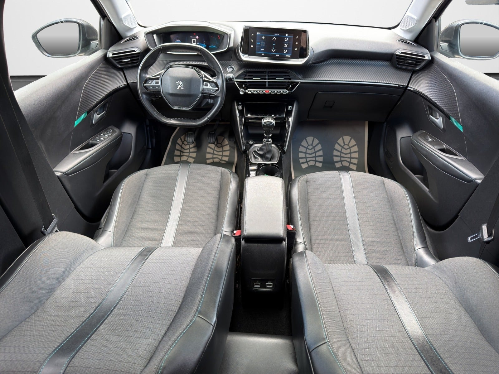 Grå Peugeot 208 fra 2021