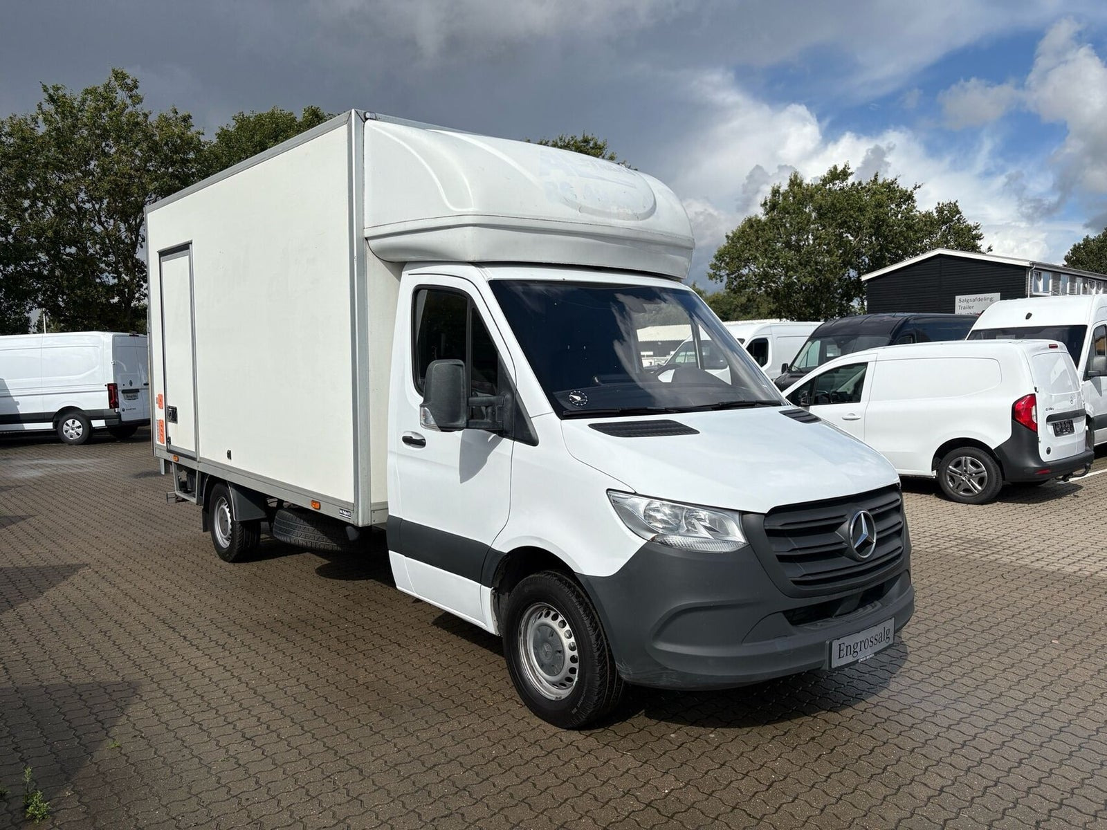 Hvid Mercedes Sprinter 317 fra 2023