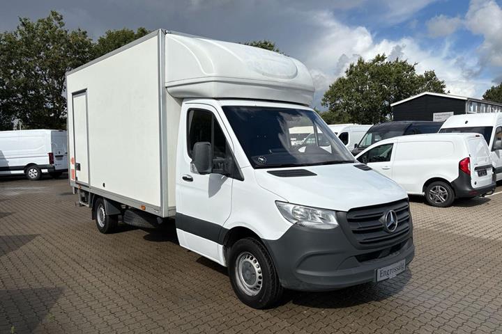 Hvid Mercedes Sprinter 317 fra 2023