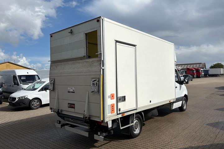 Hvid Mercedes Sprinter 317 fra 2023