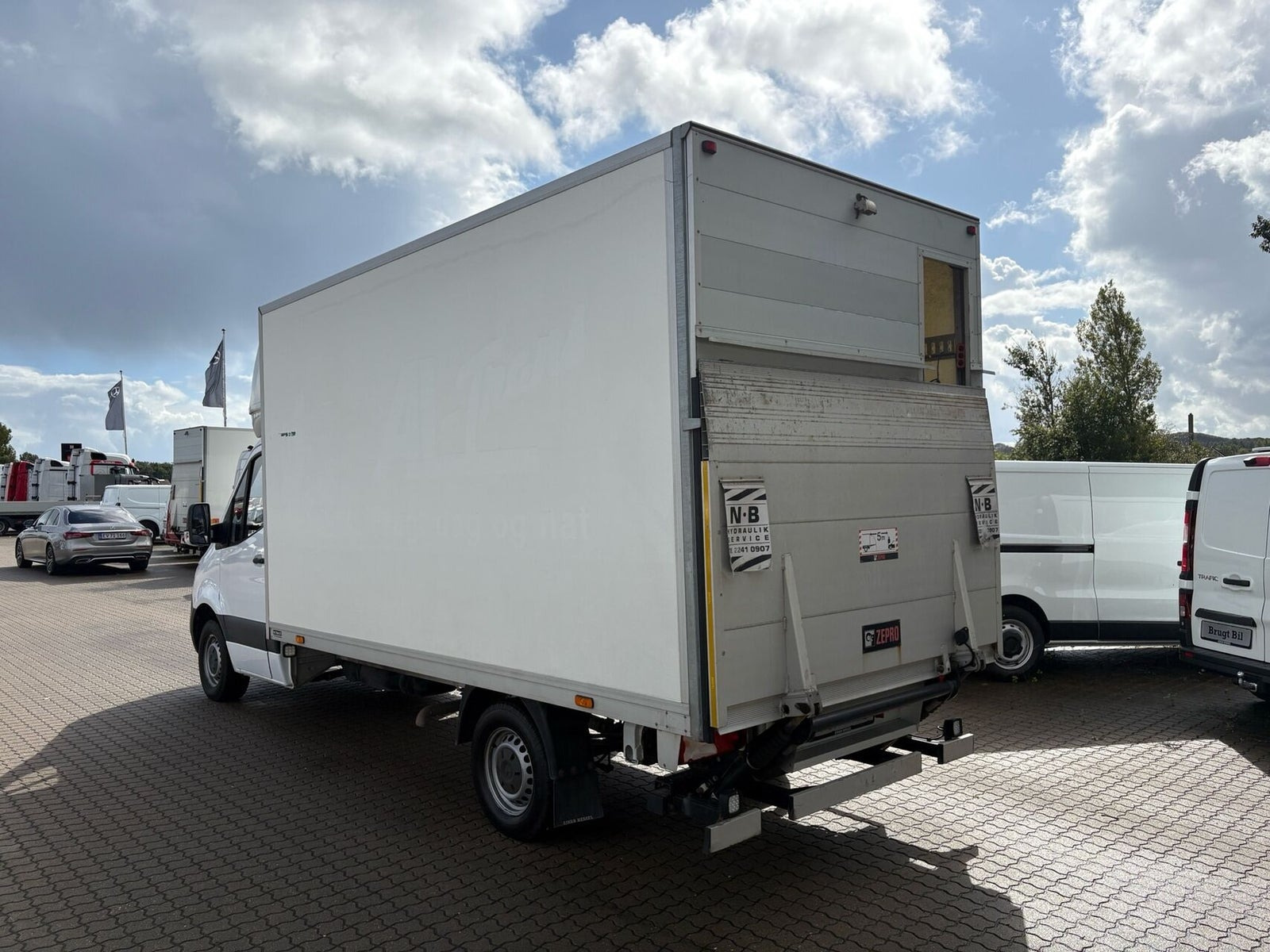 Hvid Mercedes Sprinter 317 fra 2023