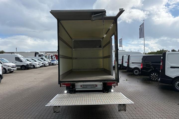 Hvid Mercedes Sprinter 317 fra 2023