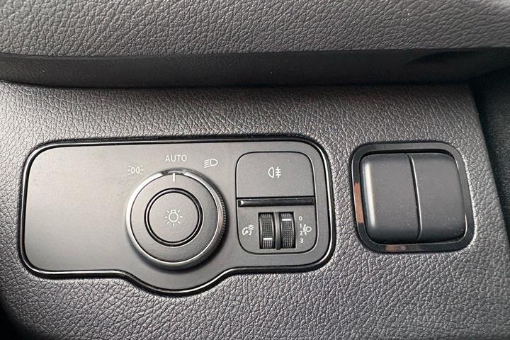 Hvid Mercedes Sprinter 317 fra 2023