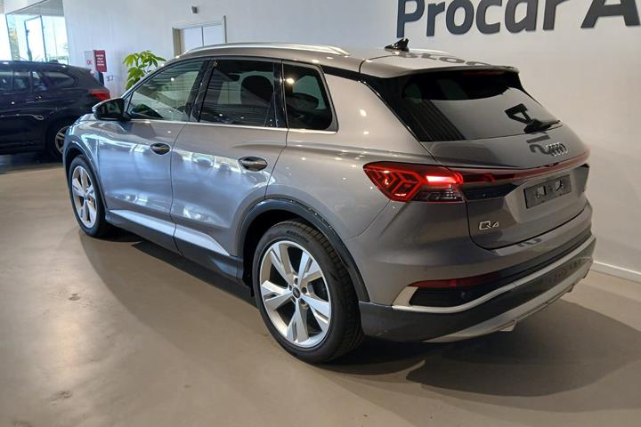 Grå Audi Q4 e-tron fra 2024