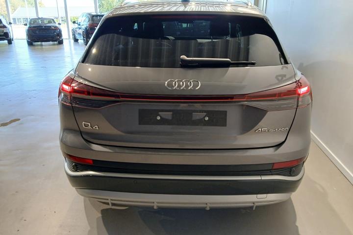 Grå Audi Q4 e-tron fra 2024