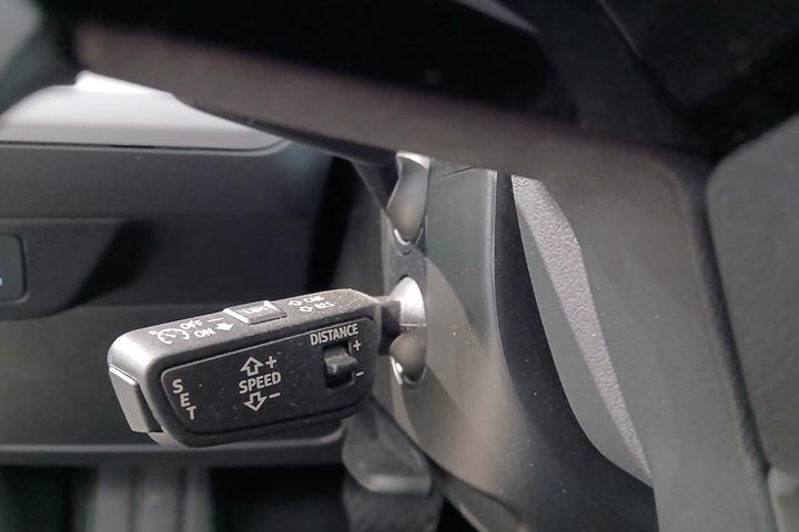 Grå Audi Q4 e-tron fra 2024