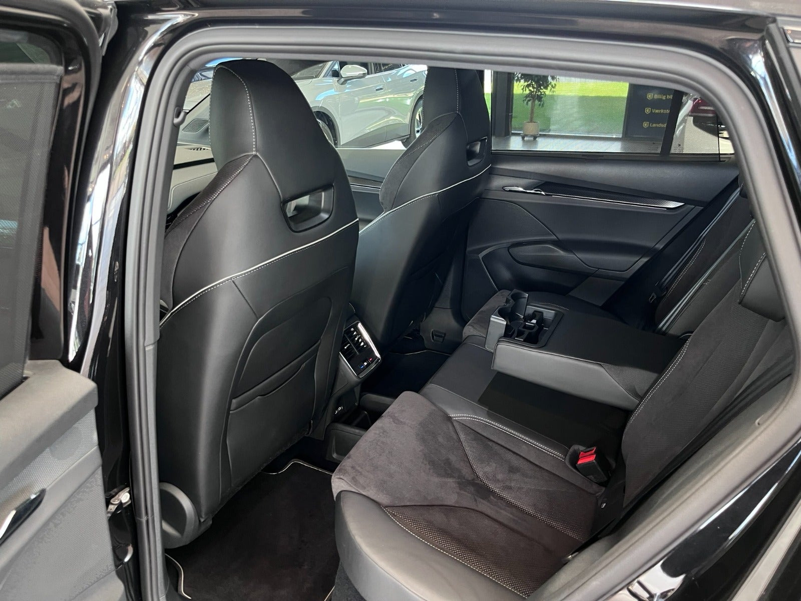 Sort Skoda Enyaq fra 2024
