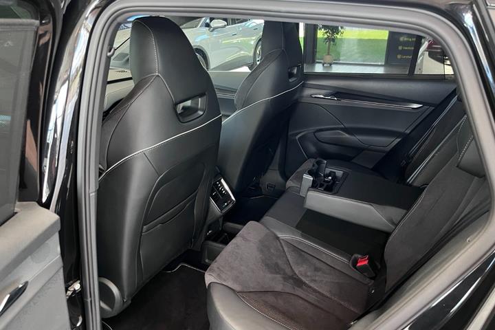 Sort Skoda Enyaq fra 2024