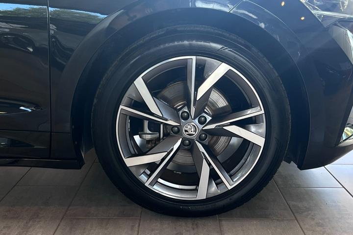 Sort Skoda Enyaq fra 2024