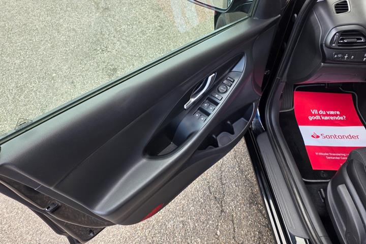 Sort Hyundai i30 fra 2021