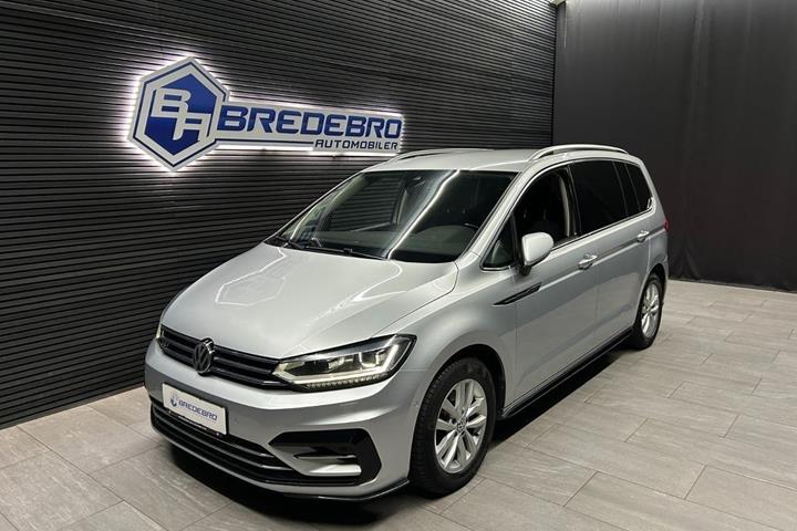 Sølv VW Touran fra 2017