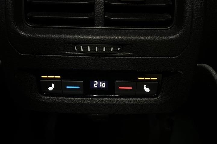 Sølv VW Touran fra 2017