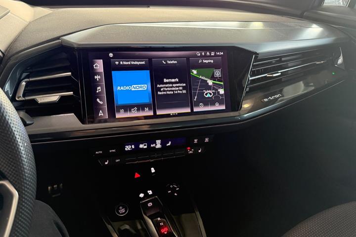 Grå Audi Q4 e-tron fra 2024