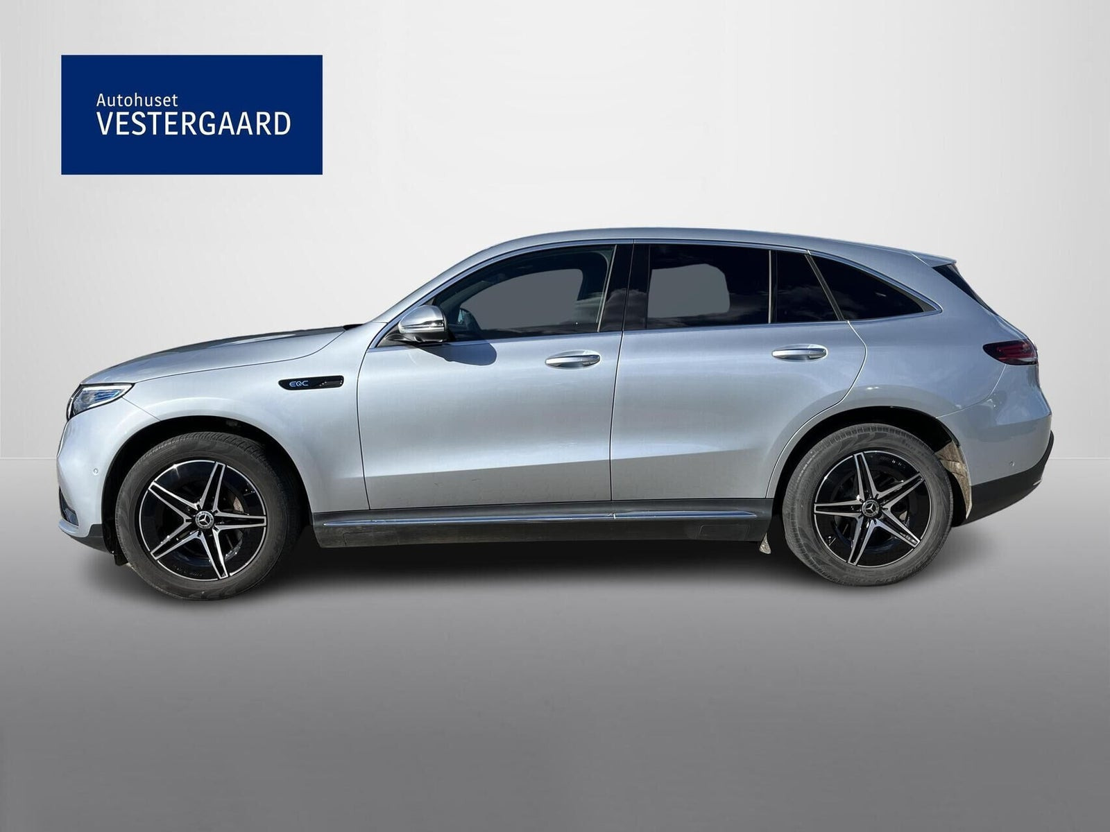 Blå Mercedes EQC400 fra 2023