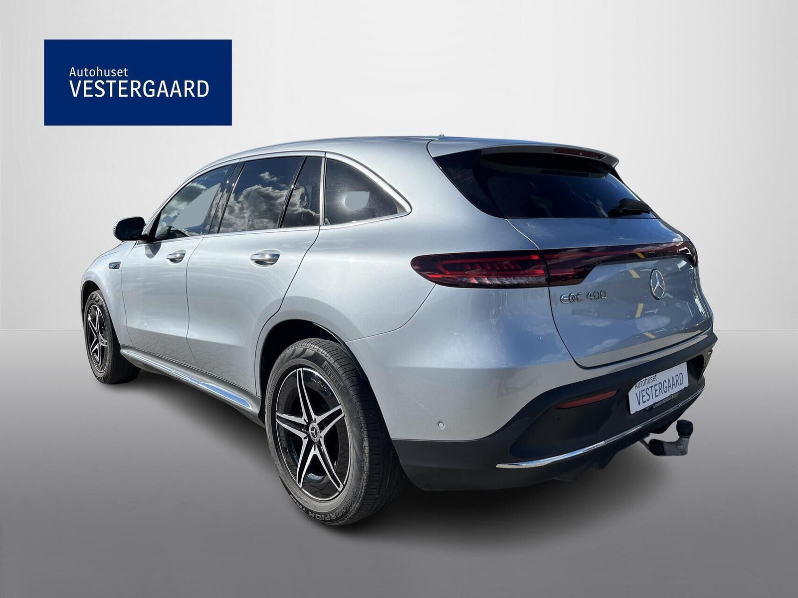 Blå Mercedes EQC400 fra 2023