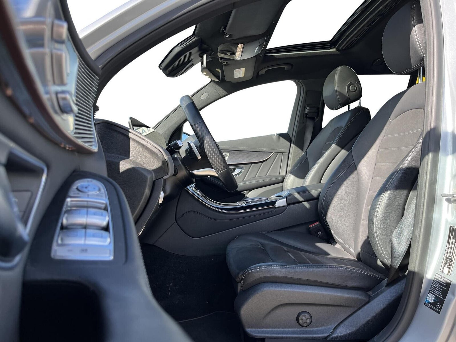Blå Mercedes EQC400 fra 2023