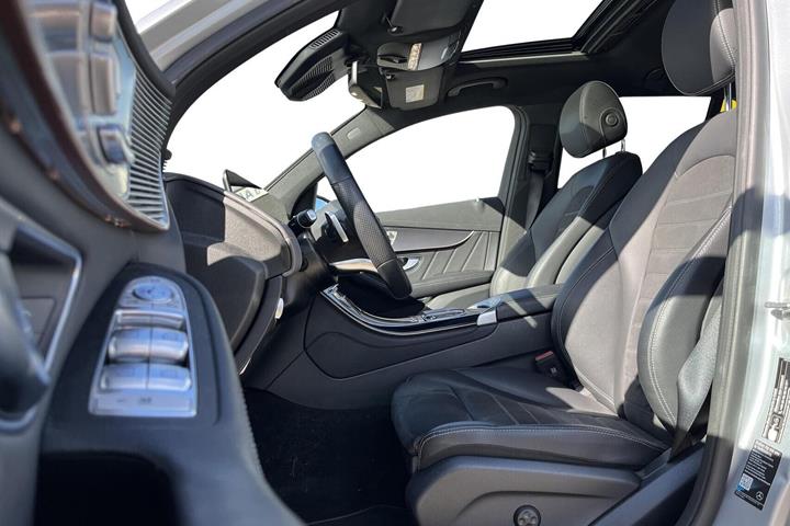 Blå Mercedes EQC400 fra 2023