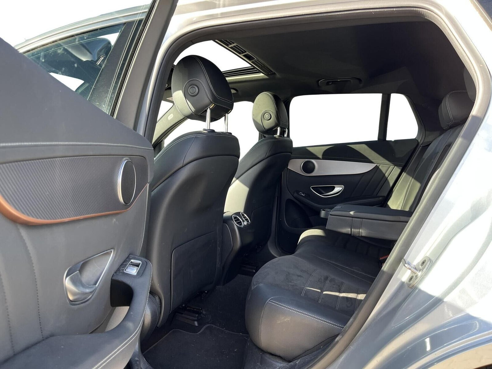 Blå Mercedes EQC400 fra 2023