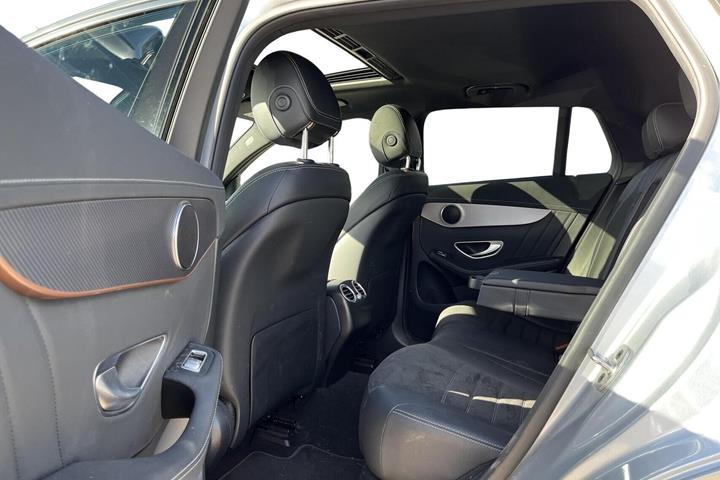 Blå Mercedes EQC400 fra 2023