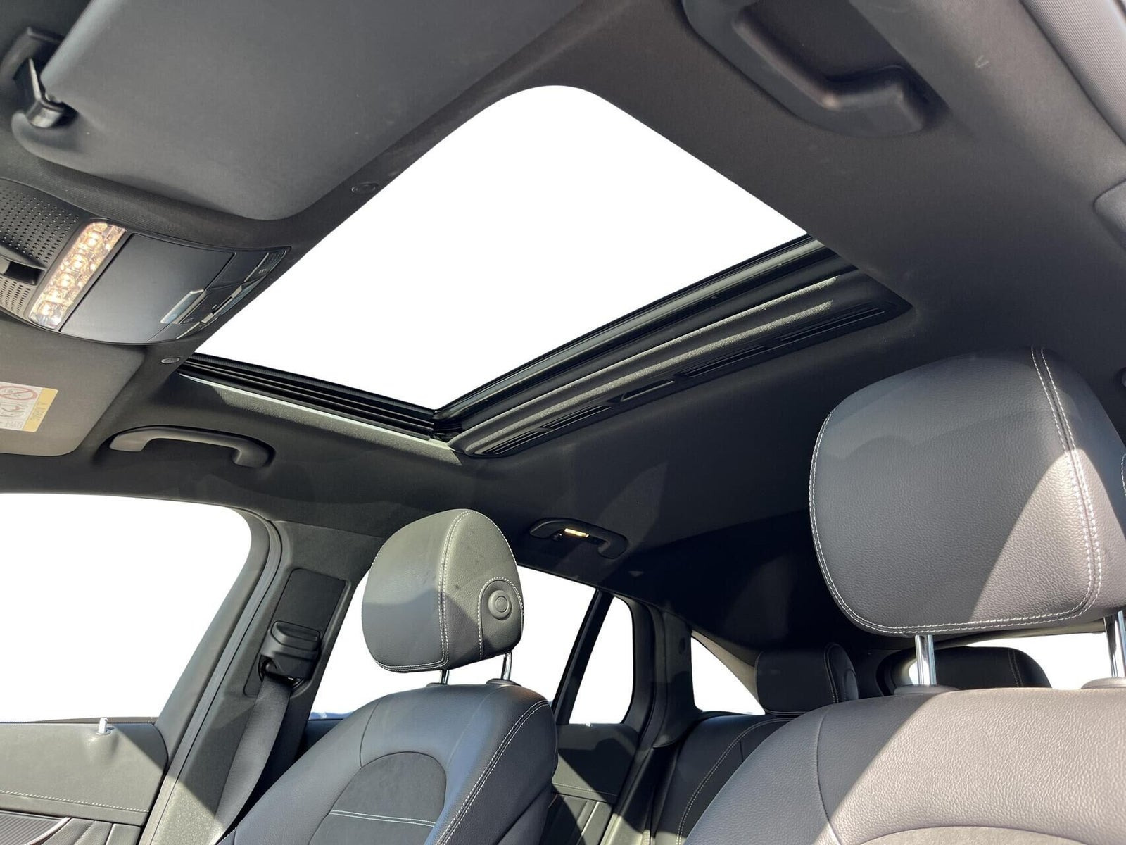 Blå Mercedes EQC400 fra 2023