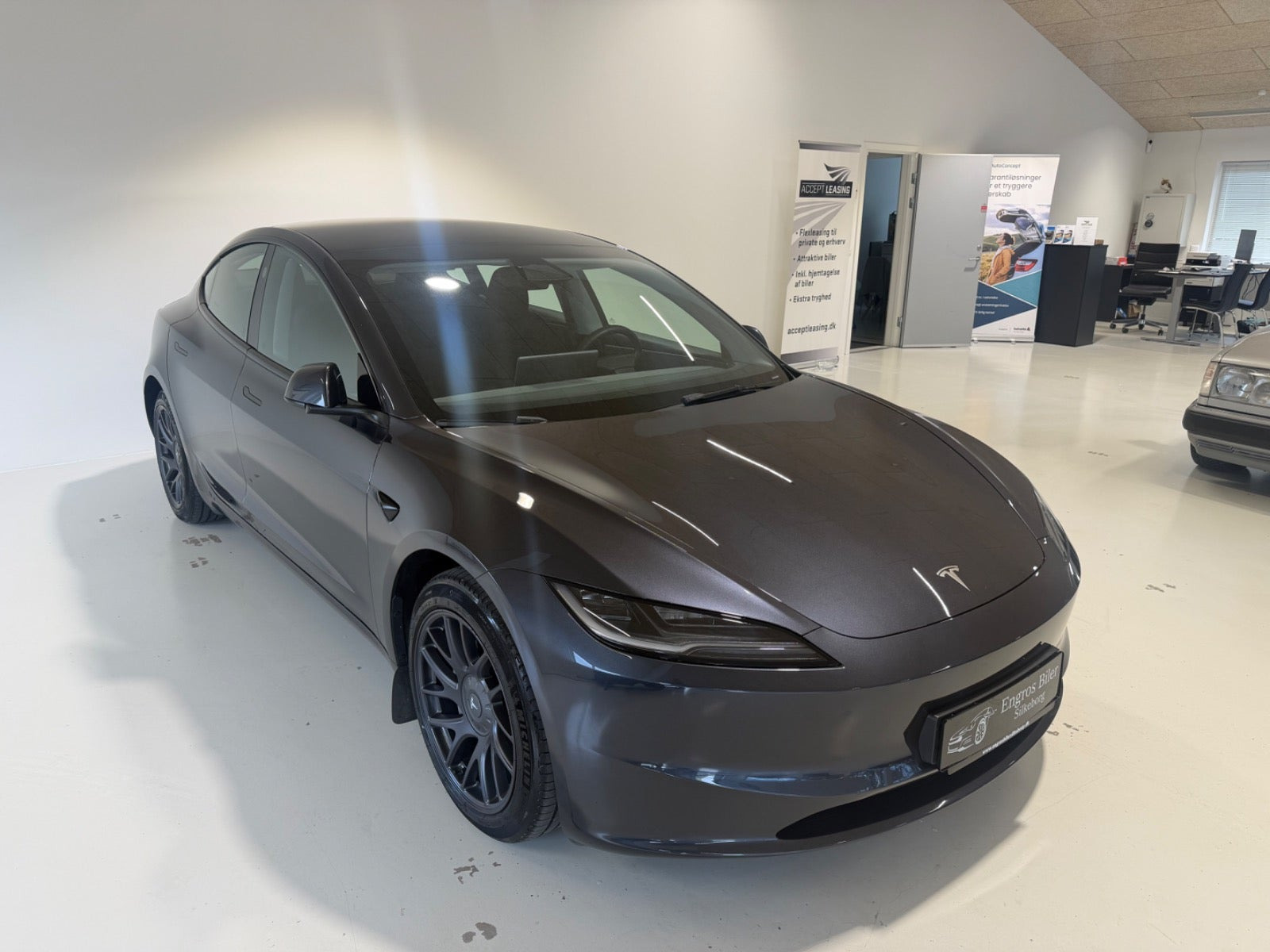 Tesla Model 3 RWD