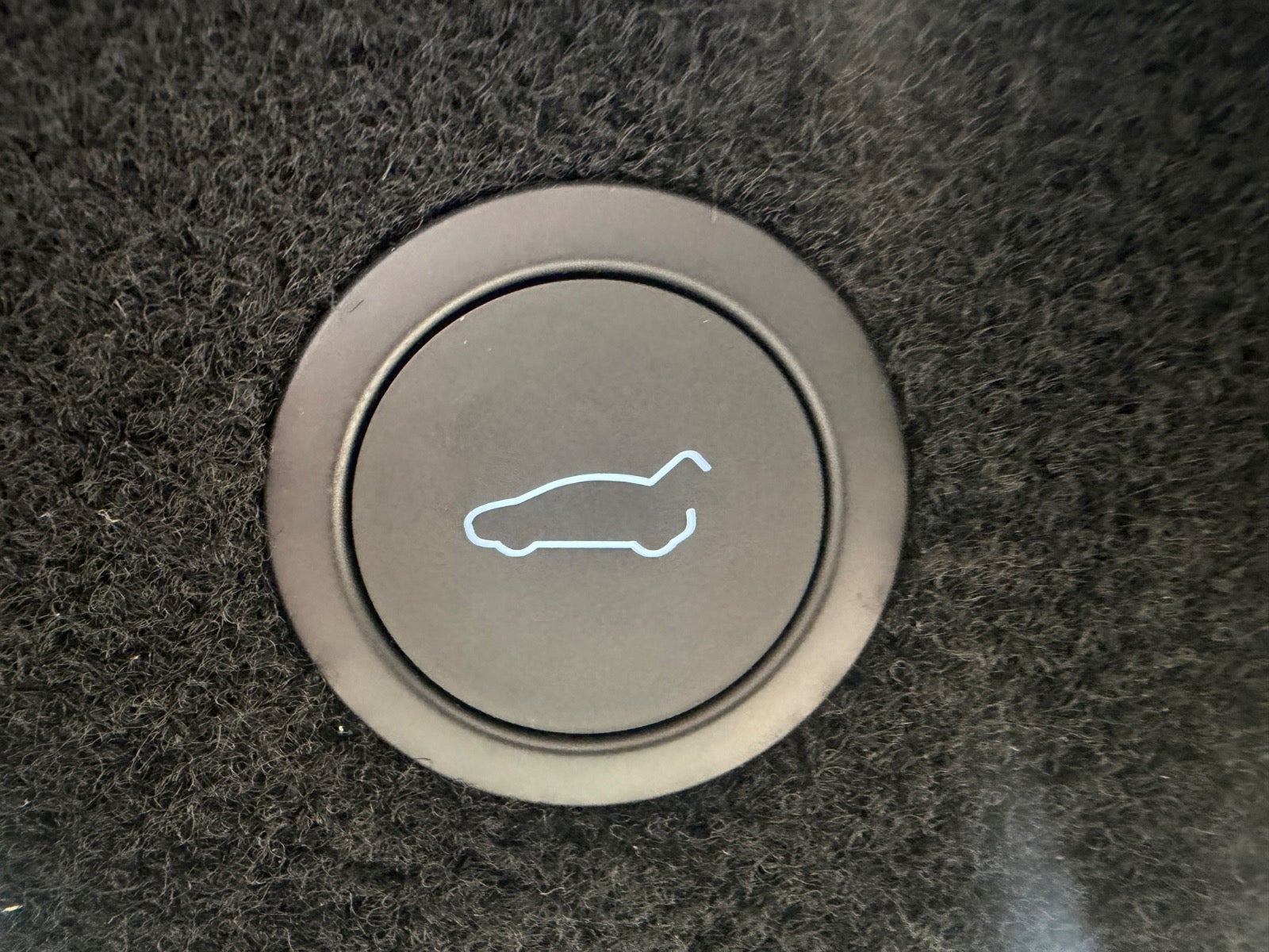 Grå Tesla Model 3 fra 2024