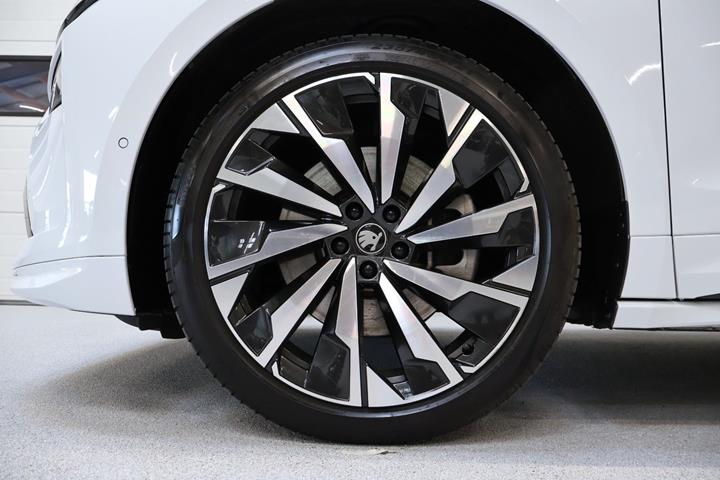 Hvid Skoda Enyaq fra 2026