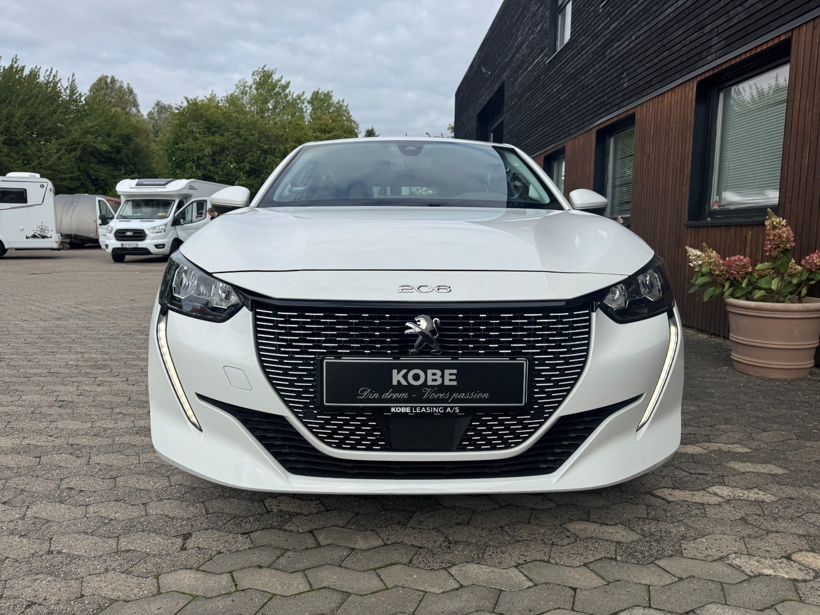 Hvid Peugeot e-208 fra 2021