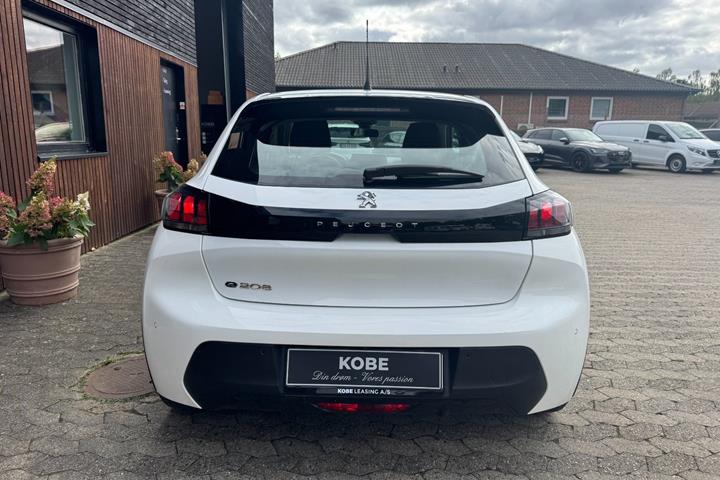 Hvid Peugeot e-208 fra 2021