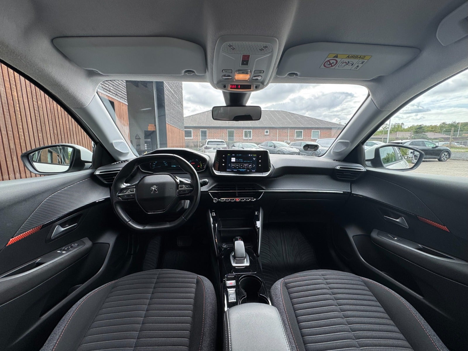 Hvid Peugeot e-208 fra 2021