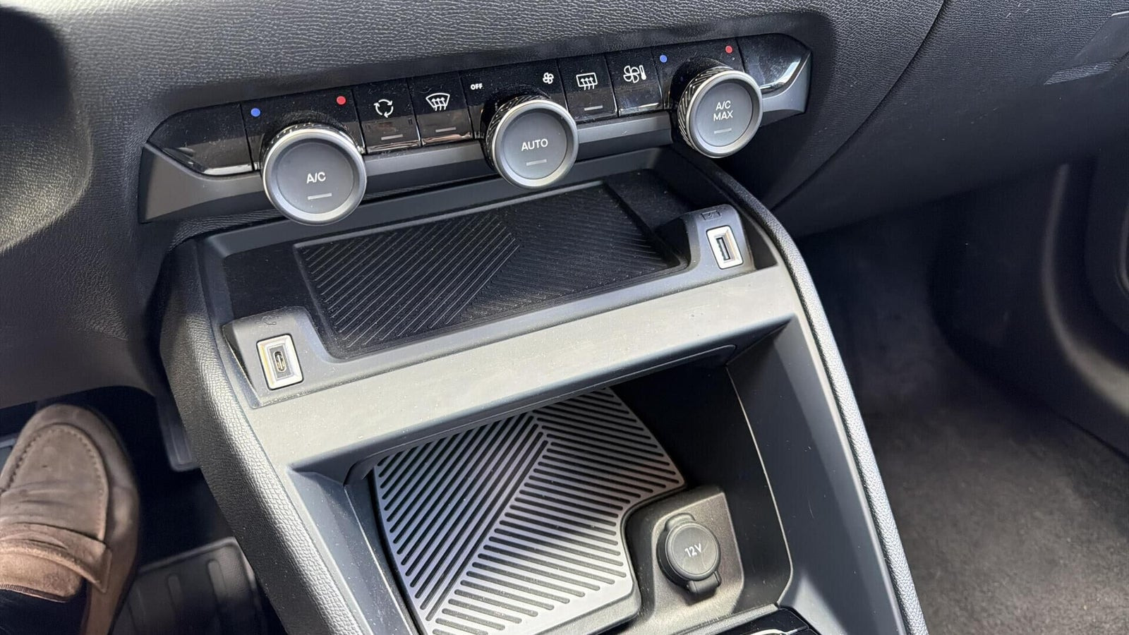 Grå Citroën ë-C4 fra 2025