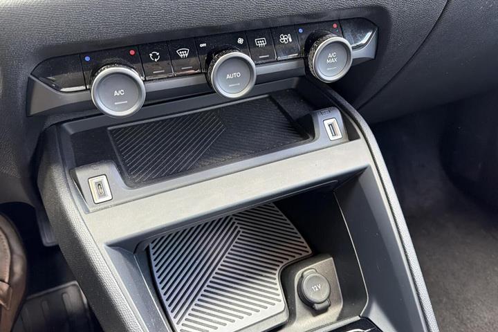 Grå Citroën ë-C4 fra 2025