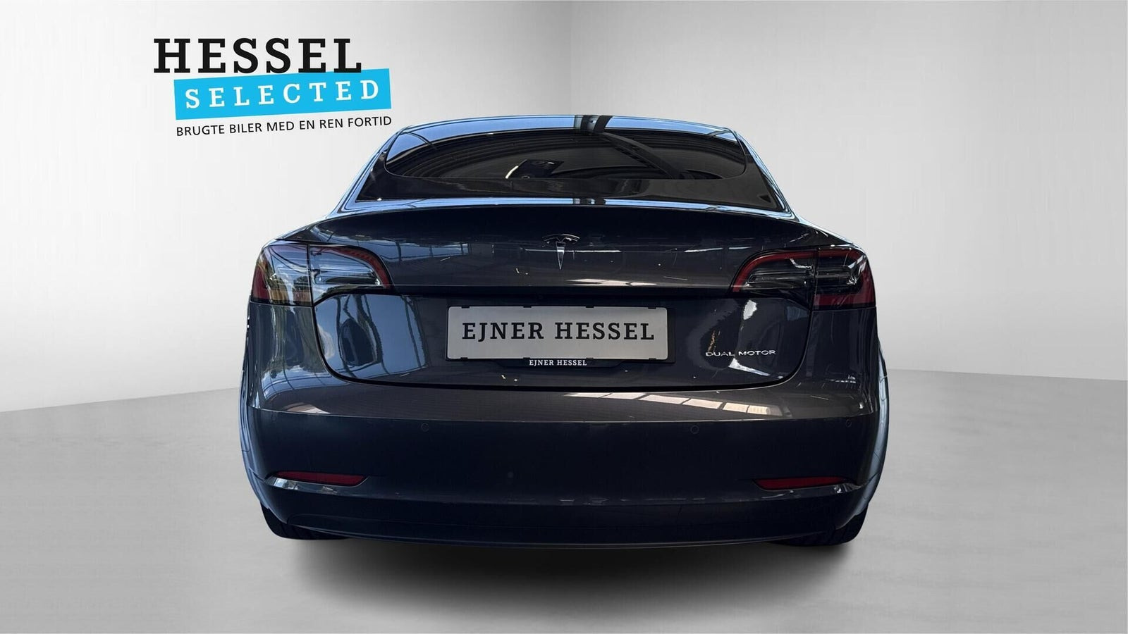Grå Tesla Model 3 fra 2021