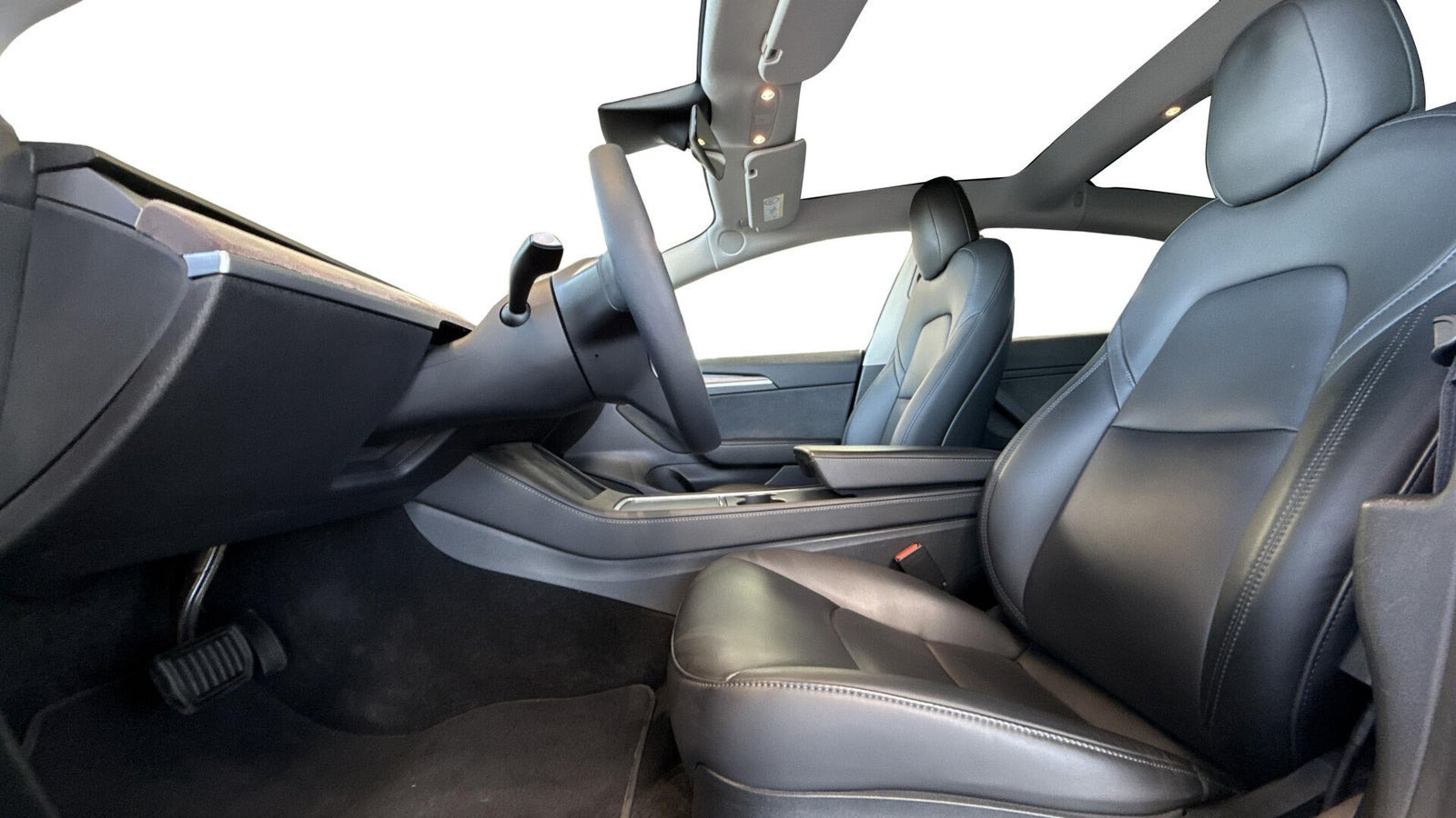 Grå Tesla Model 3 fra 2021