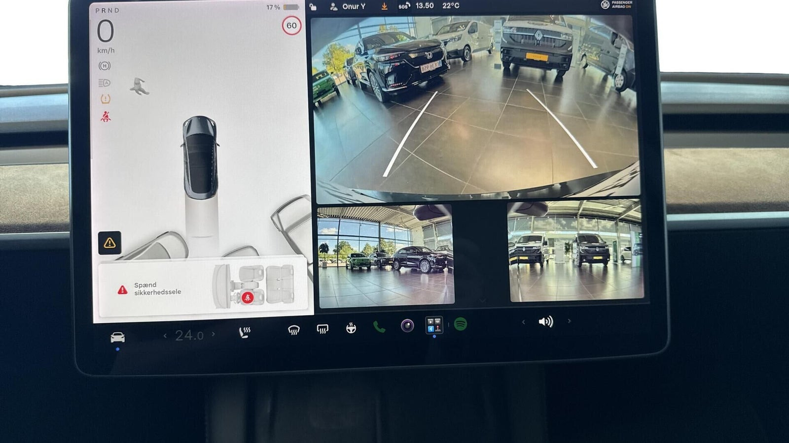 Grå Tesla Model 3 fra 2021