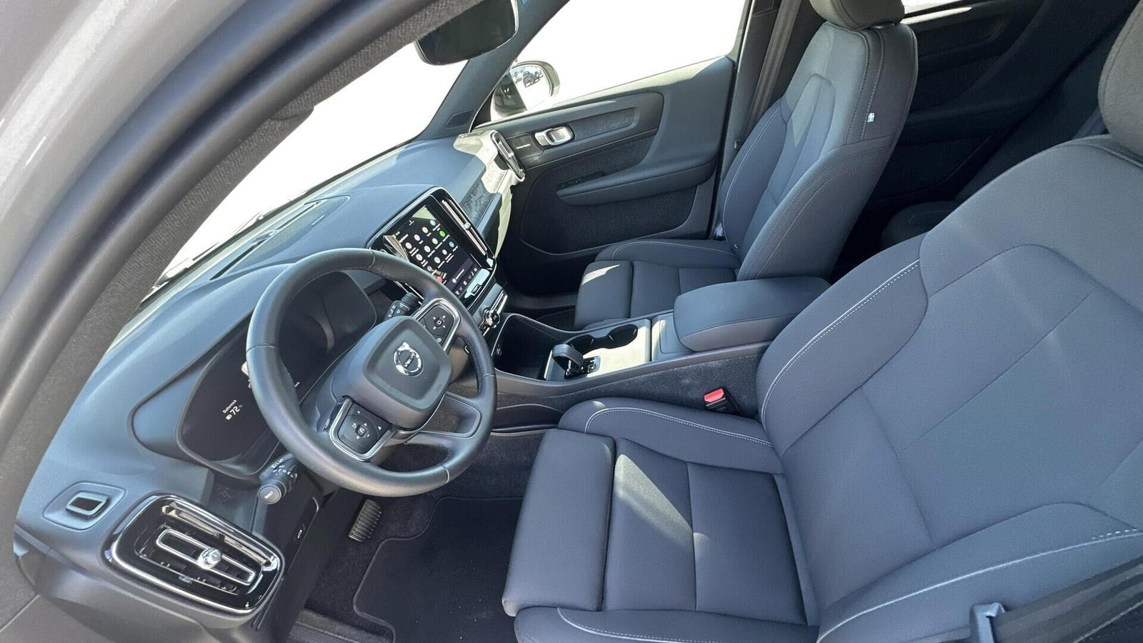 Grå Volvo EX40 fra 2024